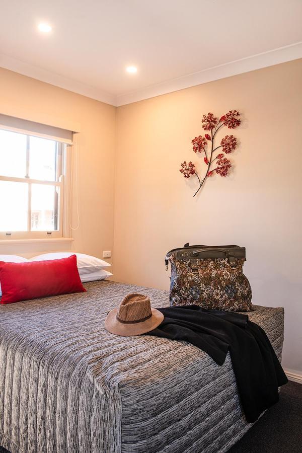 Prince Of Wales Hotel Gulgong Dış mekan fotoğraf