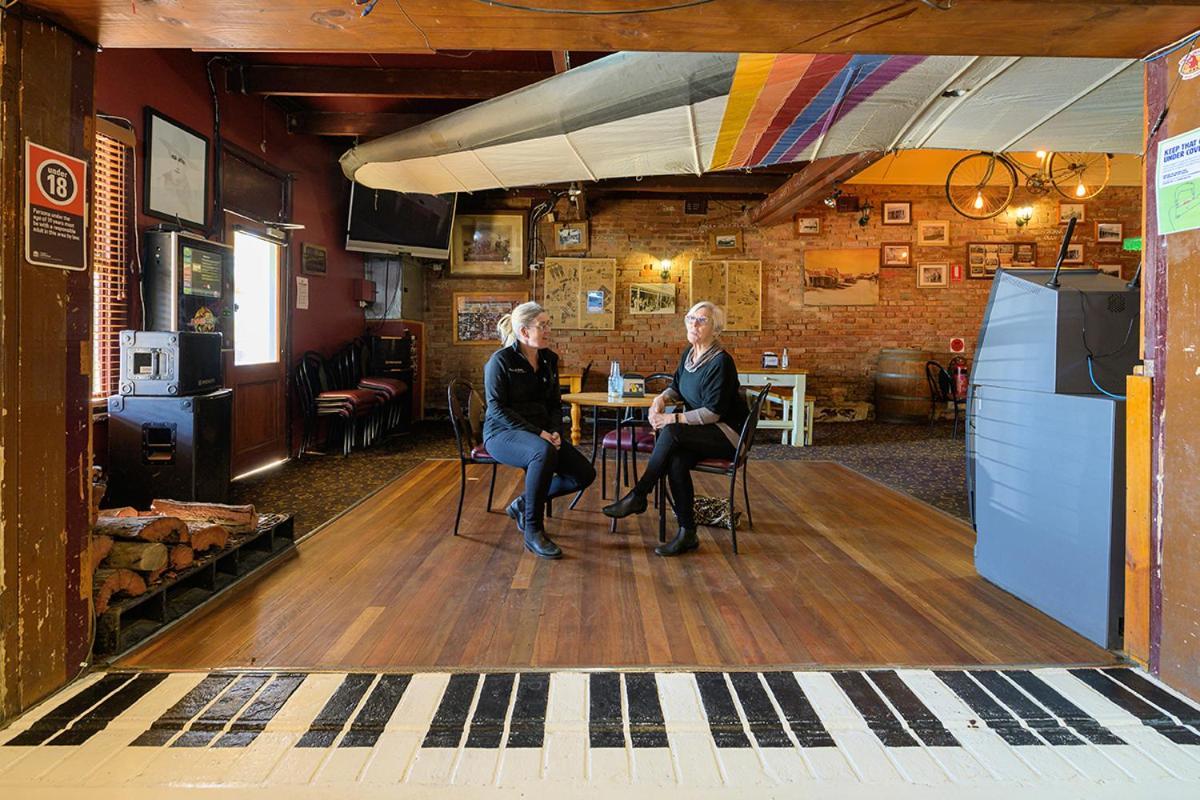Prince Of Wales Hotel Gulgong Dış mekan fotoğraf